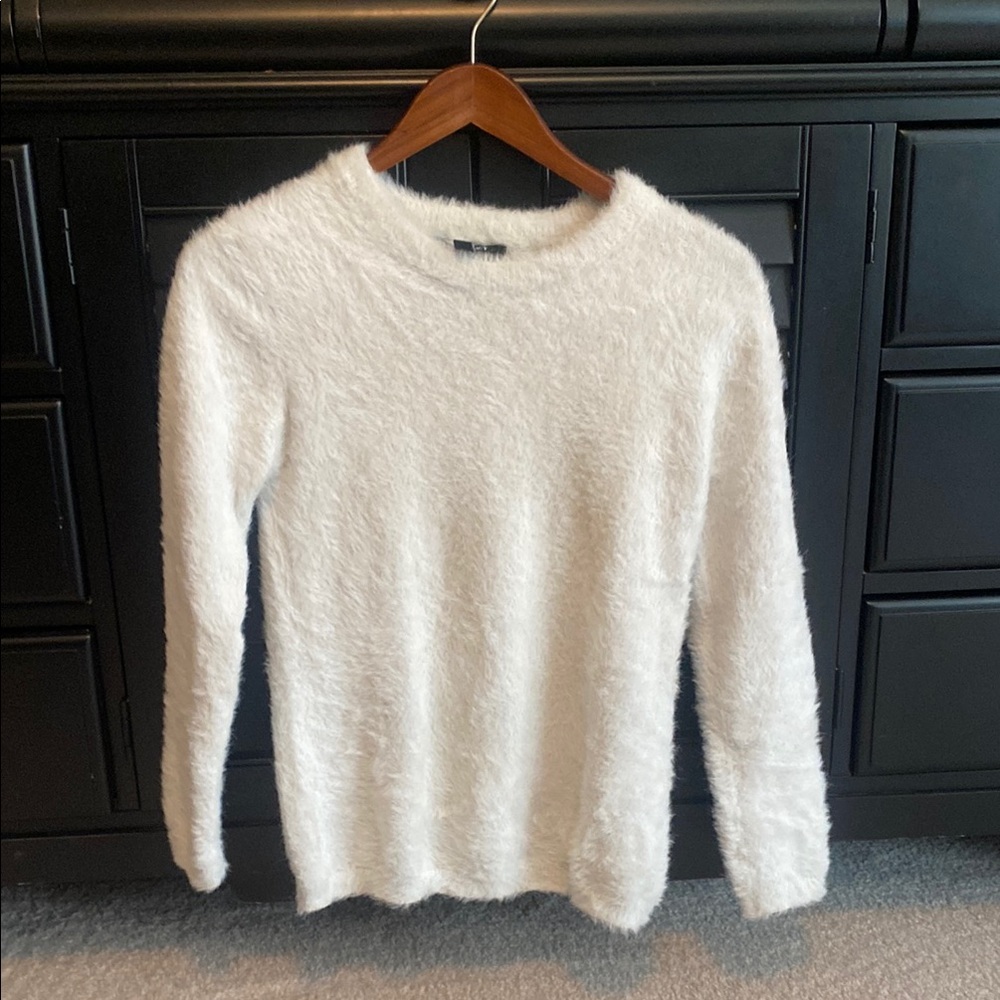 Ellen Tracy White Fuzzy Crew Neck Sweater